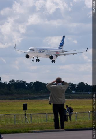 Airbus A320 — - Atterrissage de l'A320néo à Toulouse Blagnac