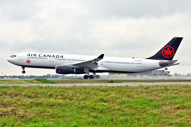 Airbus A330-300 (C-GFAF)