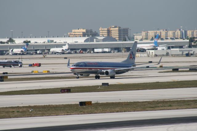 Boeing 737-700 (N976AN)