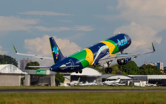 Airbus A321 (PR-YJE)