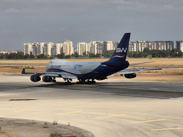 Boeing 747-400 (4K-SW888)