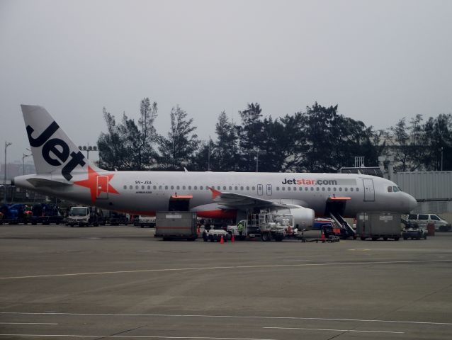 Airbus A320 (9V-JSA)