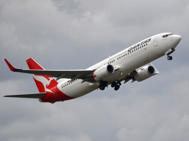 Boeing 737-800 (VH-VZB) - Getting airborne off runway 23.