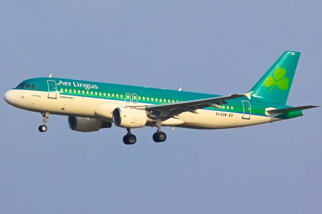 Airbus A320 (EI-EZW)