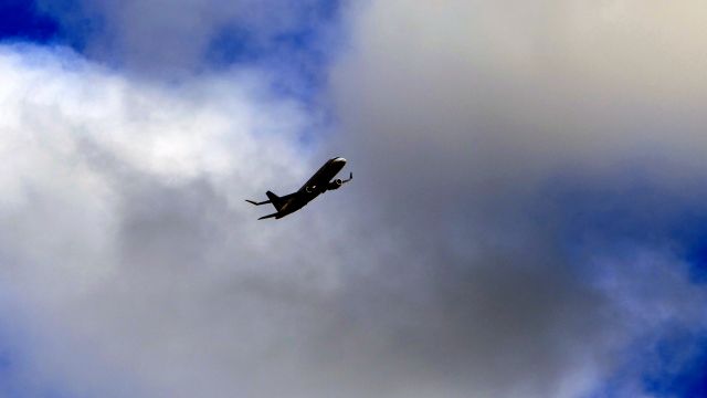 EMBRAER 175 (long wing) (N736YX)