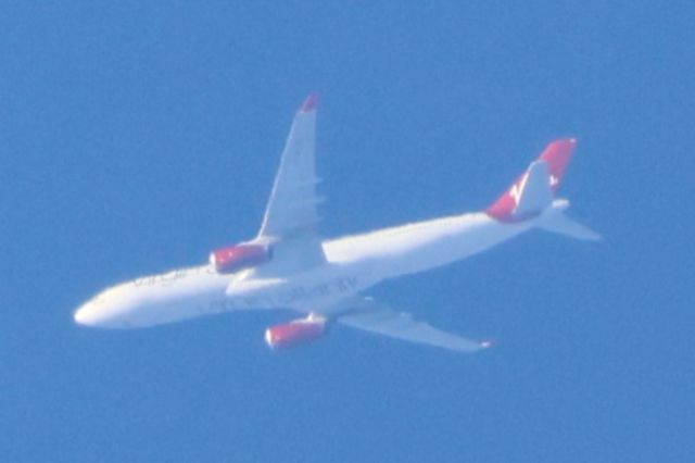 Airbus A340-300 (G-VLUV) - G-VLUV Airbus A-343 X Virgin Atlantic VS109 De Manchester MAN. Vers Atlanta ALT. Altitude 12192 Mètres Vitesse 806 Km/H. Survolant la ville de Lavaltrie QC. Le 07-11-2024 à 13:43