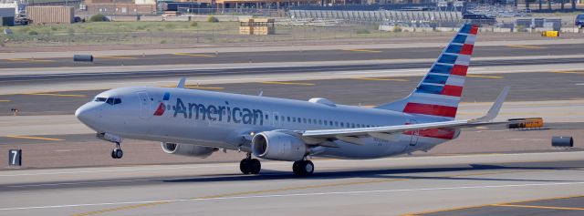 Boeing 737-700 (N820NN) - phoenix sky harbor international airport MAR20