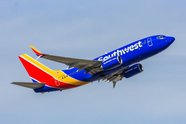 Boeing 737-700 (N7733B) - A Southwest 737-700 taking off from PHX on 2/11/23 during the Super Bowl rush. Taken with a Canon R7 and Canon EF 100-400 II L lens.