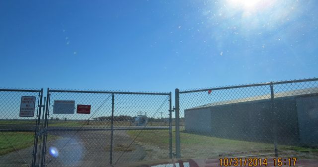 — — - If ever flying a small plane in Southeastern Kansas this is a great paved runway to stop and get good cheap fuel. No waiting.