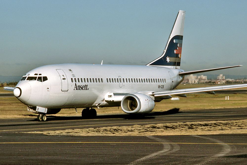 VH-CZB — - ANSETT AIRLINES OF AUSTRALIA - BOEING 737-377 - REG : VH-CZB (CN 23654/1273) - KINGSFORD SMITH SYDNEY NSW. AUSTRALIA - YSSY 27/6/1988 35MM SLIDE SCANNED WITH A EPSON PERFECTION V700 FLATBED SCANNER.