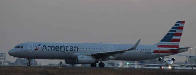 Airbus A321 (N131NN)