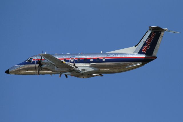 Canadair Regional Jet CRJ-700 (N270YV)