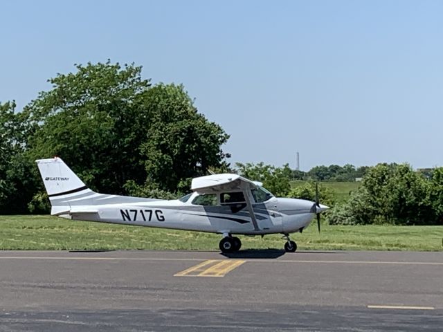 Cessna Skyhawk (N717G) - N717G (C172) departing Wings Field (KLOM)br /Photo Date: June 5, 2021