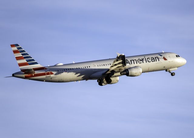 Airbus A321 (N151UW)