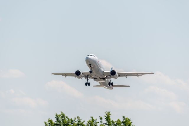 Embraer ERJ 175 (N109HQ)