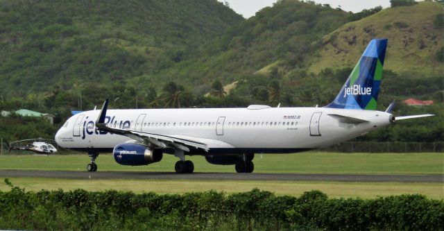 Airbus A321 (N982JB)