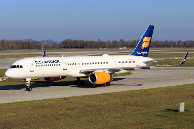 Boeing 757-200 (TF-FIC)