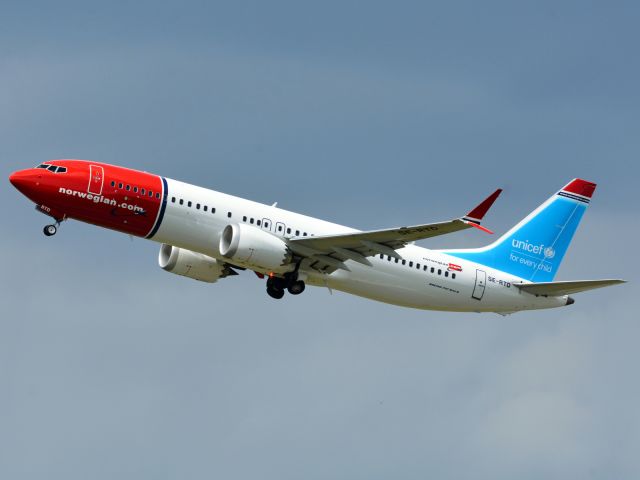 Boeing 737 MAX 8 (SE-RTD)