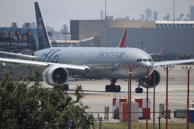 BOEING 777-300ER (PH-BVD)