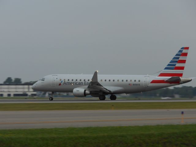 Embraer 170/175 (N416YX)