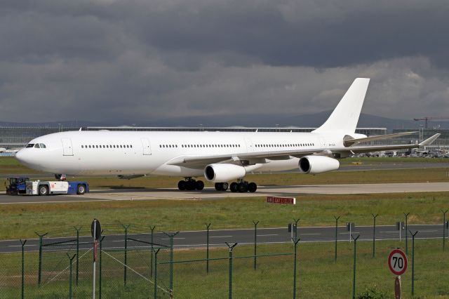 Airbus A340-300 (9H-SUN)