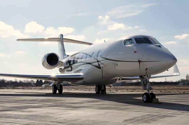 Gulfstream Aerospace Gulfstream G650 (VP-CCW) - SO CLOSE BY, THANKS TO AN AIRPORT AUTHORITY. PICTURE OF A TEFAF 17 VISITOR.