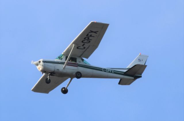 Cessna 152 (C-GPFX) - C-GPFX Cessna Commuter 152 Academie Aeronautique Inc. Survolant la ville de Lavaltrie QC. Le 28-10-2022 à 15:26