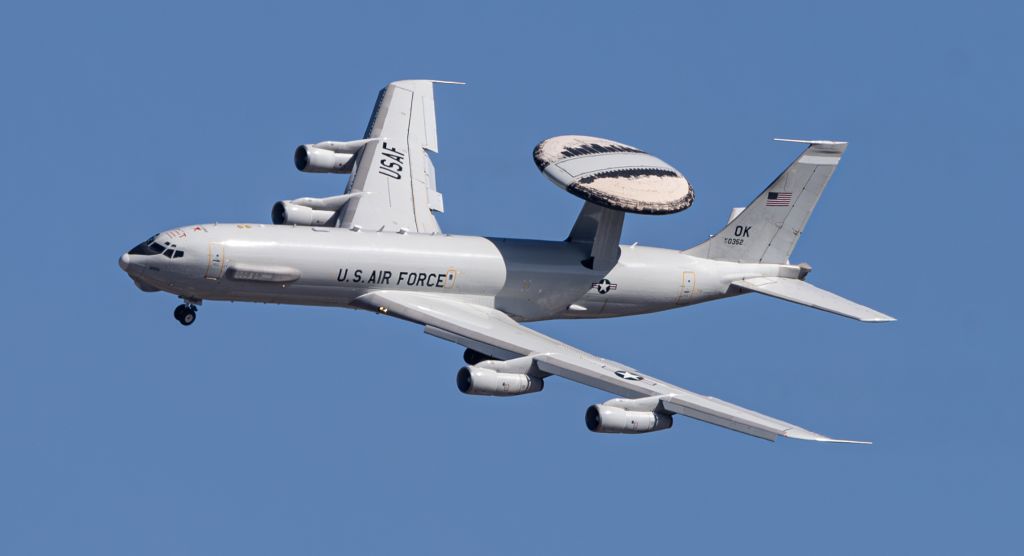 77-0352 — - Final flight into AMARG