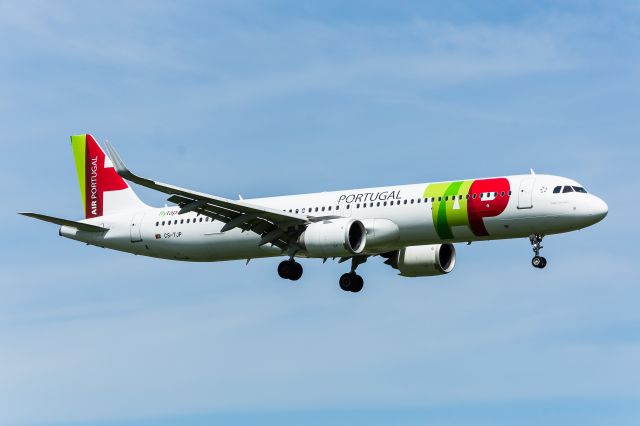 Airbus A321 (CS-TJP) - WAW Spotting