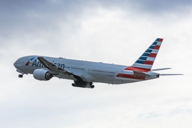 Boeing 777-200 (N756AM) - An American Airlines 777-200 taking off from PHX on 2/14/23. Taken with a Canon R7 and Canon EF 100-400 II L lens.