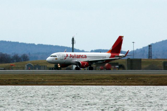 Airbus A319 (N723AV)