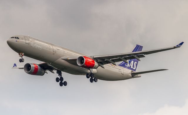 Airbus A330-300 (LN-RKN) - SAS 925 arrives into KIAD from Copenhagen.