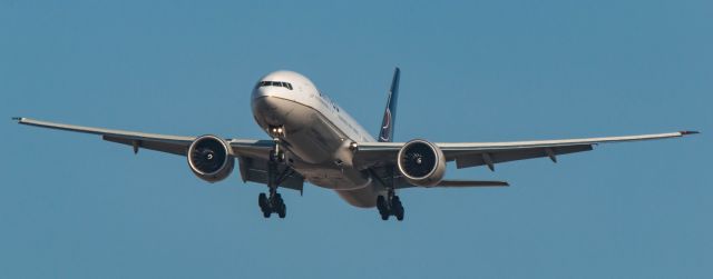 BOEING 777-300ER (N2332U)