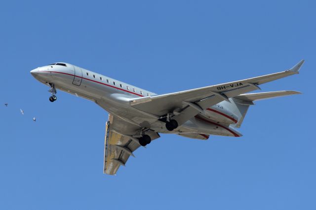 Bombardier Global Express (9H-VJA) - 19/06/2021: landing with the birds...br /Fly in from Nimes (FNI), France, on landing path to runway 30.