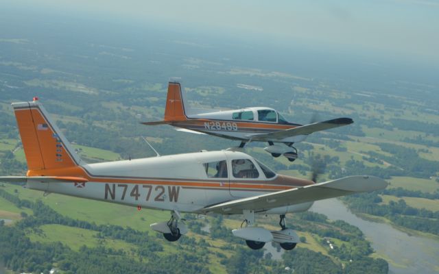 Piper Cherokee (N7472W) - Formation flight with N7472W and N28499