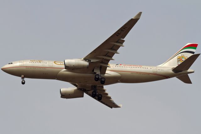 Airbus A330-300 (A6-EYI)