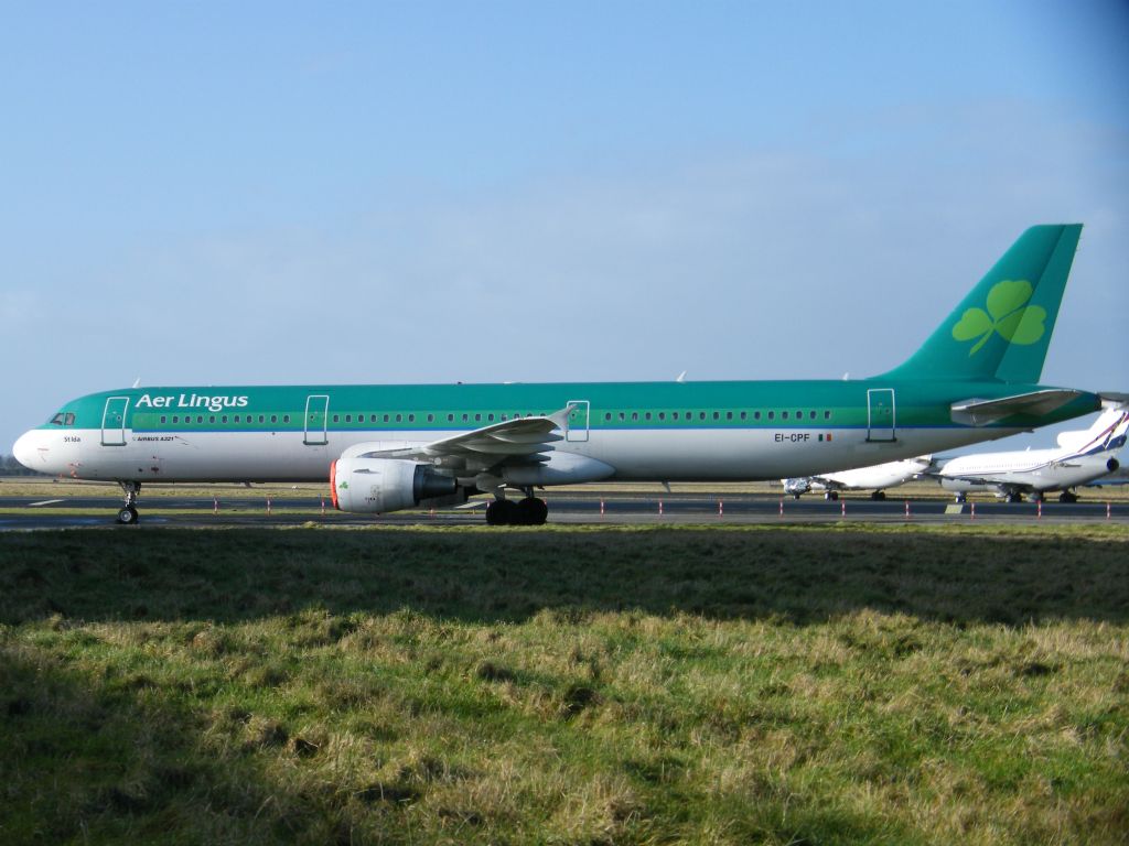 Airbus A321 (EI-CPF) - EI-CPF AIRBUS A321-211 CN 991  AT AER LINGUS HANGAR ON   16-01-2011
