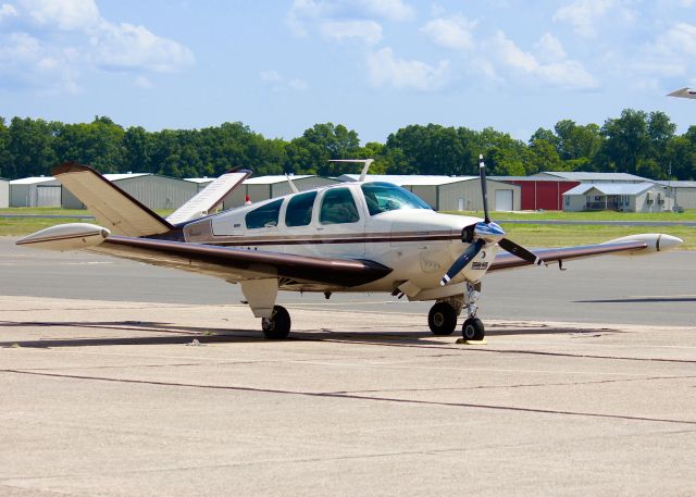 Beechcraft 35 Bonanza (N1033W) - 1973 Beech V35B at Downtown Shreveport.