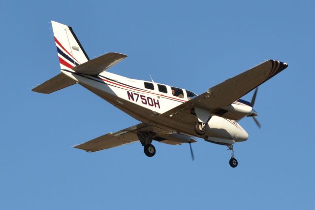 Beechcraft Baron (58) (N750H) - KALJ1884 LLC final for runay 2 at KJQF - 1/24/18