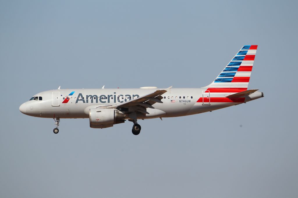 Airbus A319 (N746UW)