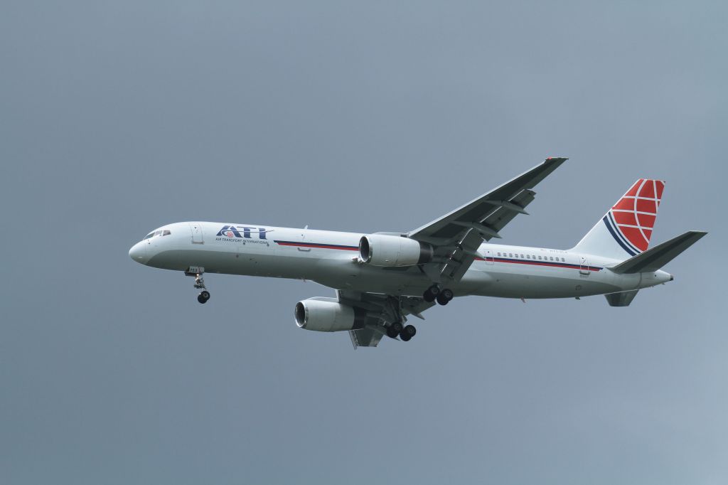 Boeing 757-200 (N753CX)