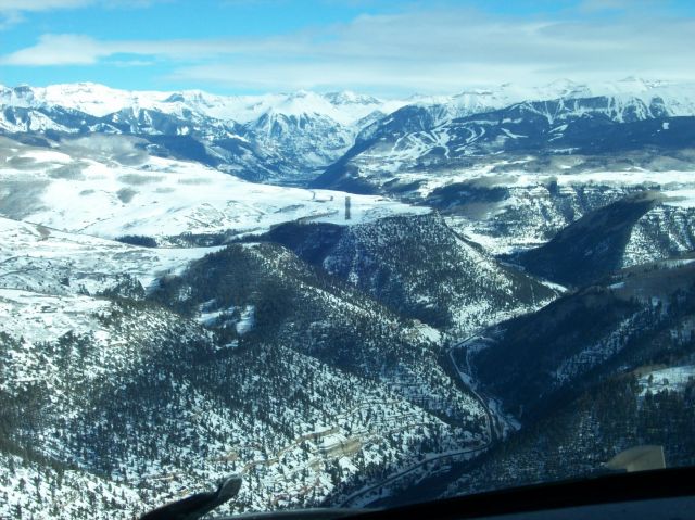 — — - Not too fast!!!  On final to runway 9 at Telluride, CO.    KTEX field elevation 9,078 ft.  Runway 9/27 6,870 x 100 ft.