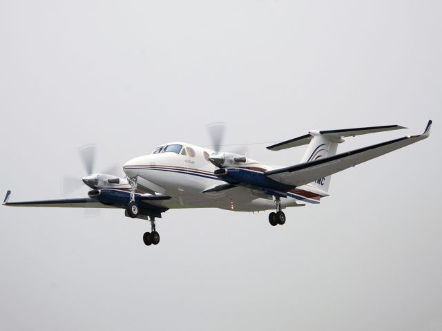 Beechcraft Super King Air 350 (RLI904) - Take off runway 08.