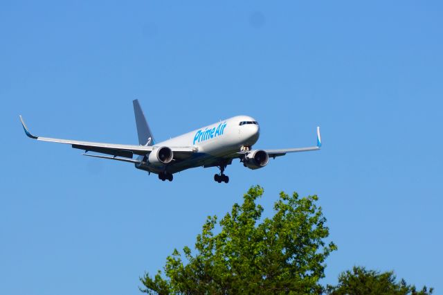 N617AZ — - Final 23L over the trees. 
