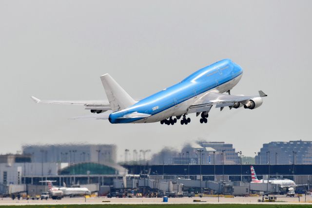 Boeing 747-400 (PH-BFS) - There she goes on her final journey to the scrapper at MHV. 10-C on 05-26-20