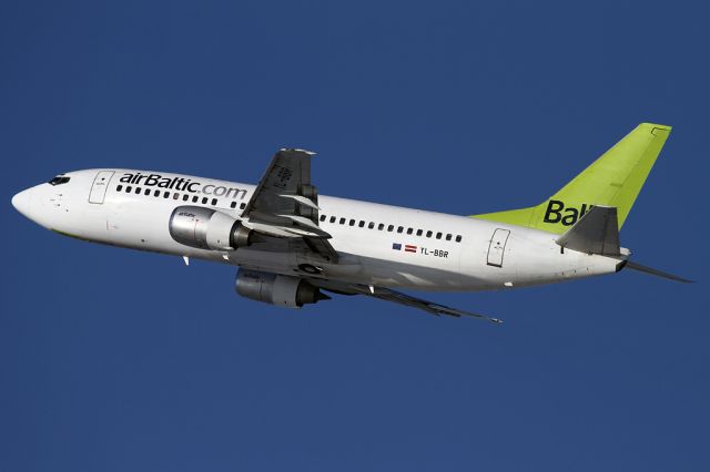 BOEING 737-300 (YL-BBR)