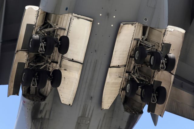 Boeing Globemaster III — - Main landing gear of a RAAF, C-17 Globemaster.