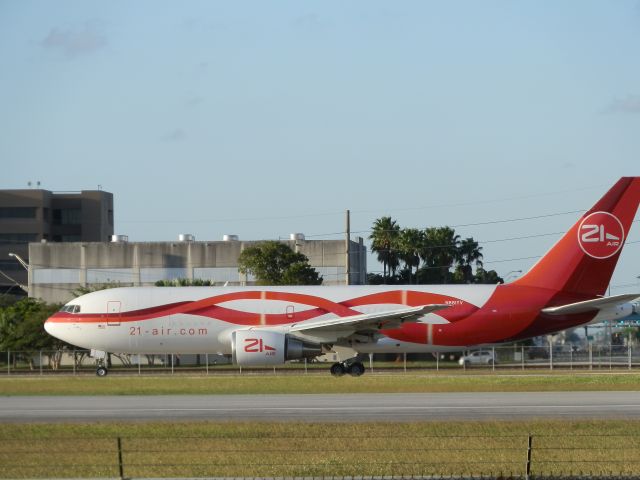 BOEING 767-200 (N881YV)