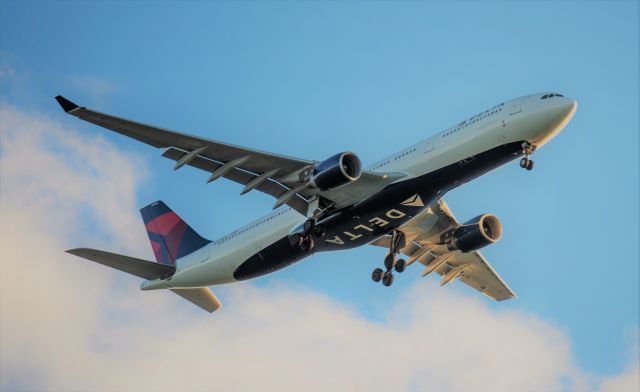 Airbus A330-300 (N803NW)