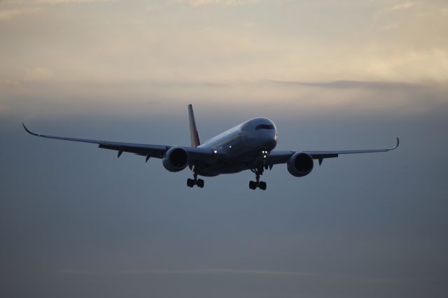 Airbus A350-900 (HL7579)